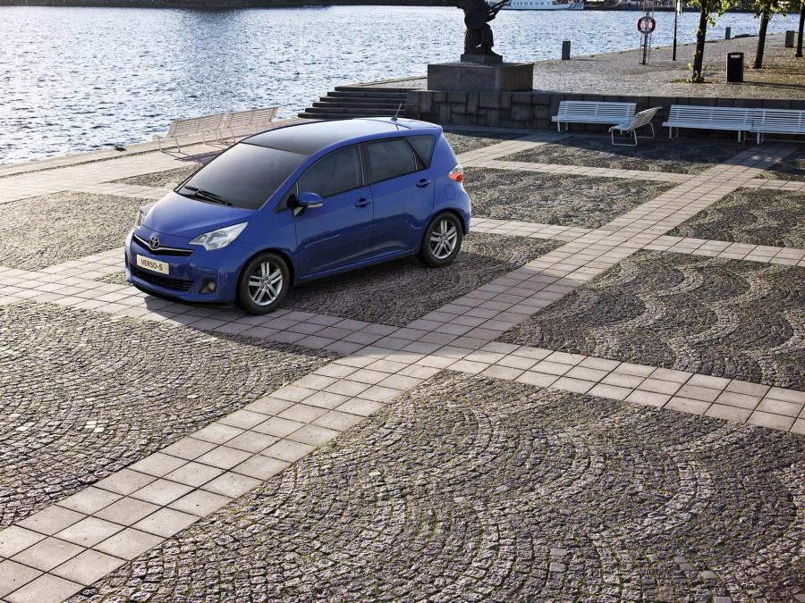  Toyota Verso-S 2010 года  (фото 14 из 109)